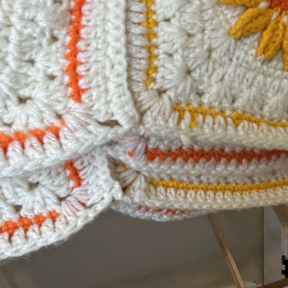 Vtg Sunflower Granny Square Crochet Afghan Blanket/Throw 70s Unique Rustic 58x76 - Picture 9 of 9